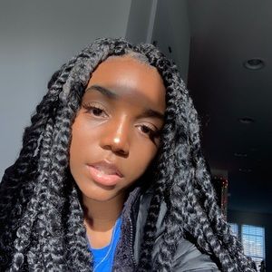 Meet your Posher, Tria